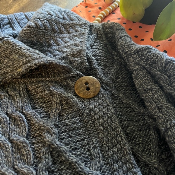 100% Merino Wool, made in Ireland, Shannon Woolen Mills Blue One Button Cardigan - Picture 3 of 7